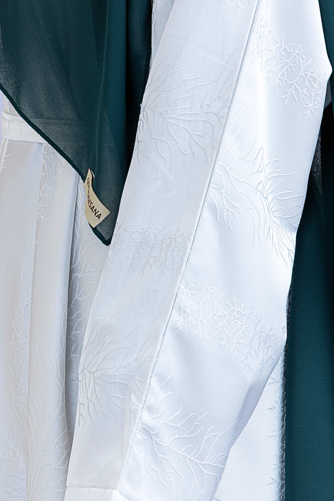 Classic White Jacquard Belted Abaya